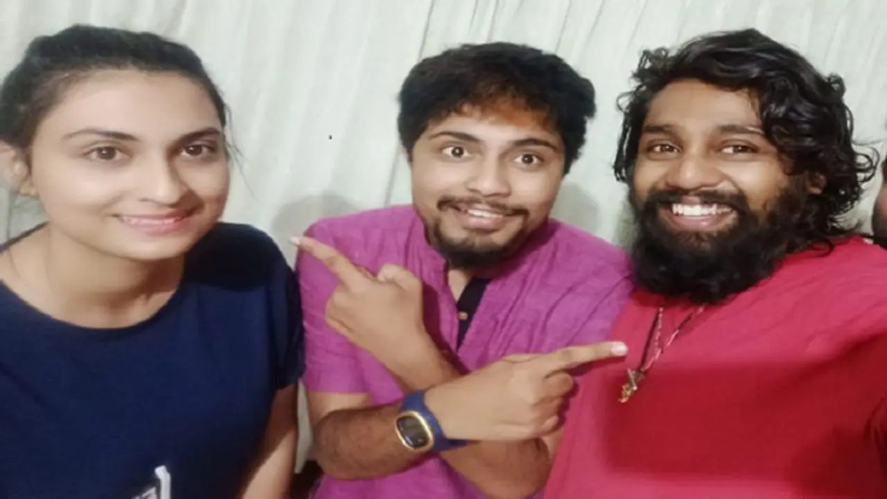 ಮದುವೆ ಆಗಲಿರುವ ಧ್ರುವ ಪ್ರೇರಣಾಗೆ 'ಪ್ರಥಮ್' ಸ್ಪೆಷಲ್ ಗಿಫ್ಟ್..! ಮದುವೆ ಆಗಲಿರುವ ಧ್ರುವ ಪ್ರೇರಣಾಗೆ 'ಪ್ರಥಮ್' ಸ್ಪೆಷಲ್ ಗಿಫ್ಟ್..!