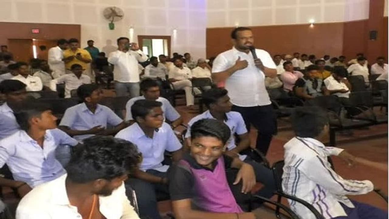 ಲೋಕ ಸಮರಕ್ಕೆ ಕಾಂಗ್ರೆಸ್ ಯೂಥ್ ಘಟಕದ ಹೊಸ ಸ್ಟ್ರ್ಯಾಟಜಿ! ಲೋಕ ಸಮರಕ್ಕೆ ಕಾಂಗ್ರೆಸ್ ಯೂಥ್ ಘಟಕದ ಹೊಸ ಸ್ಟ್ರ್ಯಾಟಜಿ!