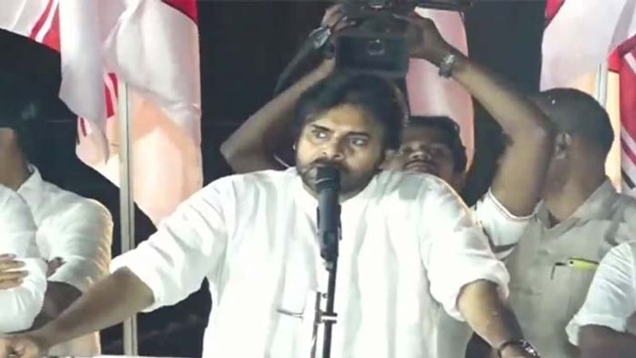 జగన్ సీఎం అయితే బాక్సైట్ ను దోచేస్తారు:పవన్ కళ్యాణ్ జగన్ సీఎం అయితే బాక్సైట్ ను దోచేస్తారు:పవన్ కళ్యాణ్