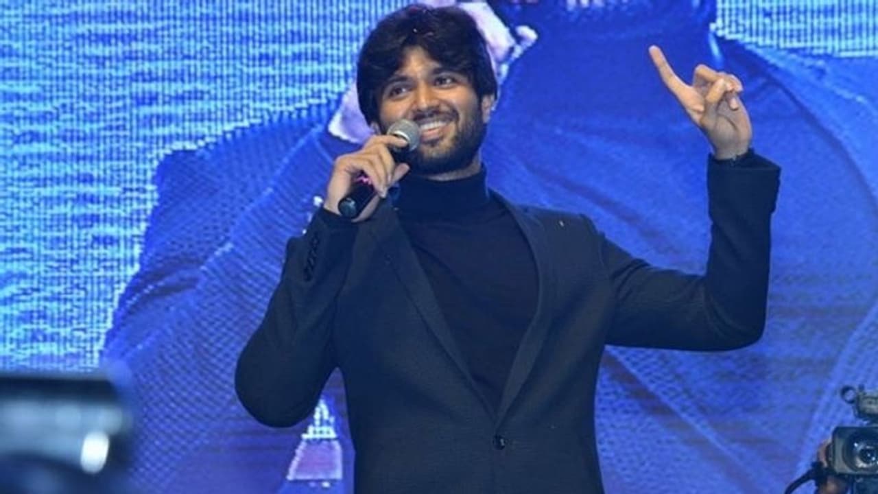 విజయ్ దేవరకొండ కోరి కష్టాలను తెచ్చుకుంటున్నాడా..?