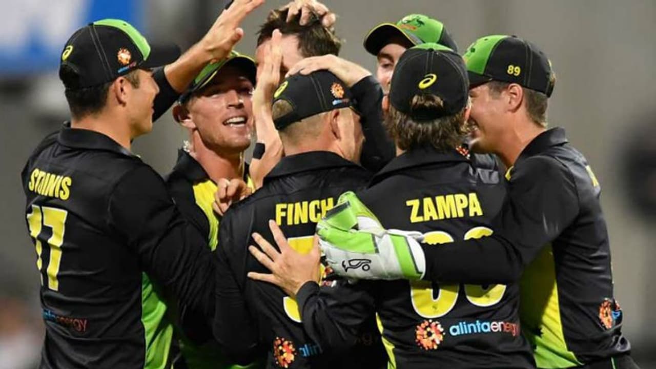 நீங்க பண்ணது ரொம்பதான் ஓவரு!! இனிமே இப்படி நடந்தால் போட்டியிலயே ஆடமுடியாது.. ஆஸி., அணி மீது ஐசிசி அதிரடி நடவடிக்கை நீங்க பண்ணது ரொம்பதான் ஓவரு!! இனிமே இப்படி நடந்தால் போட்டியிலயே ஆடமுடியாது.. ஆஸி., அணி மீது ஐசிசி அதிரடி நடவடிக்கை