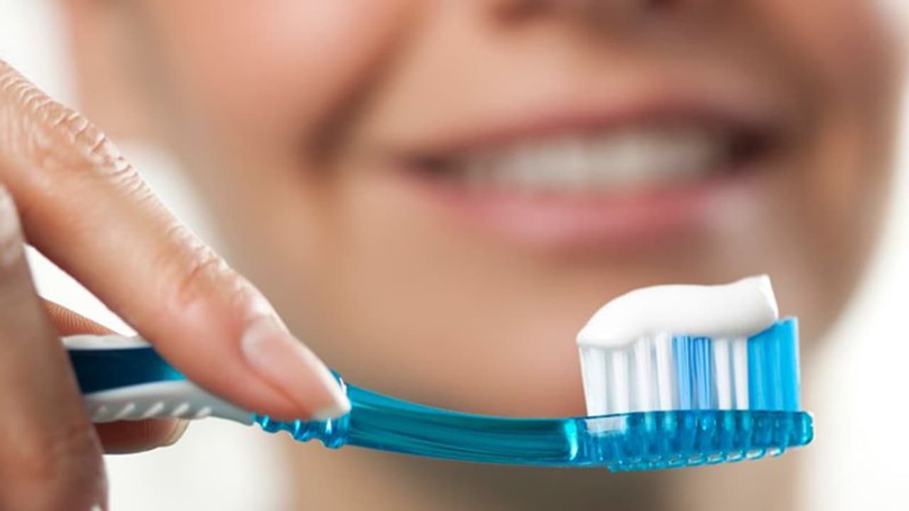 പല്ല് തേക്കാന്‍ പ്രമുഖ ബ്രാന്‍ഡുകള്‍ മാത്രം തിരഞ്ഞെടുക്കുന്നവര്‍ ശ്രദ്ധിക്കുക, കാന്‍സര്‍ നിങ്ങളെ തേടിയെത്താം