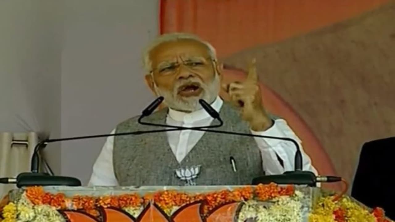 पीएम मोदी का पलटवार, कहा, जब मुद्दे नहीं होते...तब मां को गाली देते हैं कांग्रेस नेता पीएम मोदी का पलटवार, कहा, जब मुद्दे नहीं होते...तब मां को गाली देते हैं कांग्रेस नेता