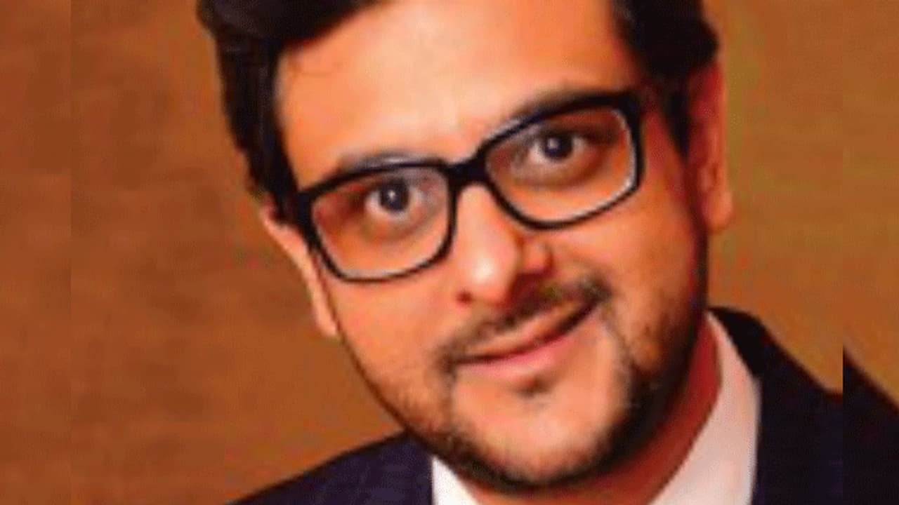 ‘మీటూ’ ఎఫెక్ట్: సెలవుపై సోథ్ బే ఎండీ గౌరవ్ భాటియా ‘మీటూ’ ఎఫెక్ట్: సెలవుపై సోథ్ బే ఎండీ గౌరవ్ భాటియా