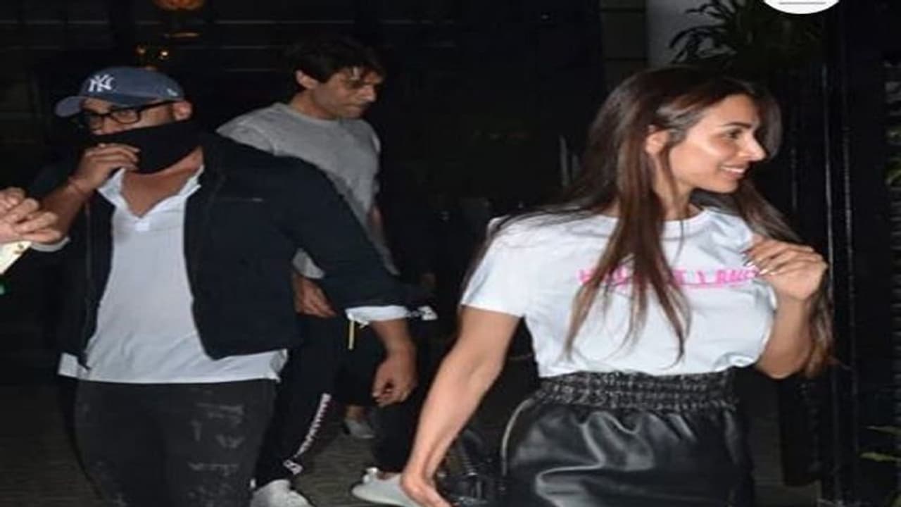 ಪಾರ್ಟಿ ಮುಗಿಸಿ ಅರ್ಜುನ್ ಕಪೂರ್ ಮುಖ ಮುಚ್ಚಿಕೊಂಡು ಹೊರಬಂದ ಗುಟ್ಟು ಪಾರ್ಟಿ ಮುಗಿಸಿ ಅರ್ಜುನ್ ಕಪೂರ್ ಮುಖ ಮುಚ್ಚಿಕೊಂಡು ಹೊರಬಂದ ಗುಟ್ಟು