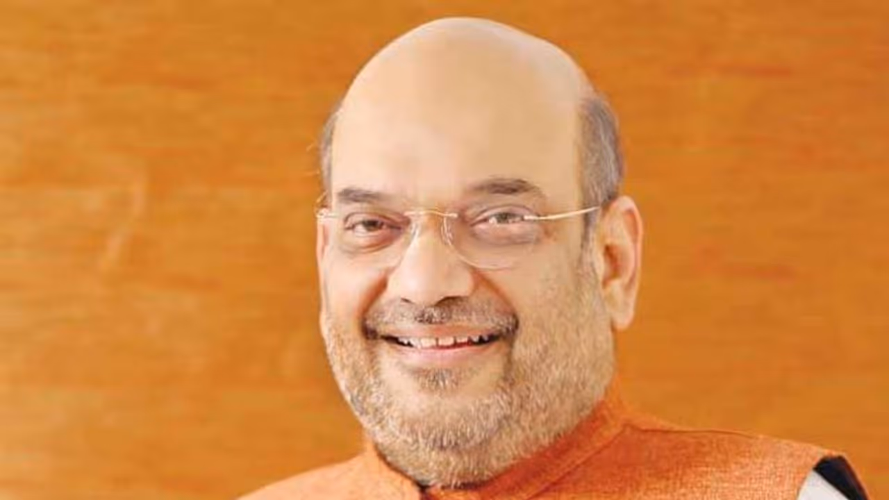 బేగంపేట్కు చేరుకున్న అమిత్ షా.. నేడు నాలుగు బహిరంగ సభల్లో ప్రచారం బేగంపేట్కు చేరుకున్న అమిత్ షా.. నేడు నాలుగు బహిరంగ సభల్లో ప్రచారం