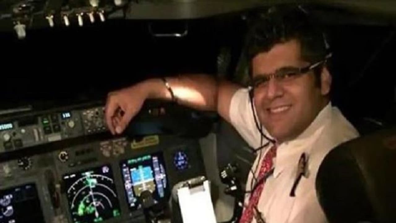 ಇಂಡೋನೇಶಿಯಾ ವಿಮಾನ ದುರಂತ: ಭಾರತೀಯ ಪೈಲೆಟ್ ಶವ ಗುರುತು ಪತ್ತೆ! ಇಂಡೋನೇಶಿಯಾ ವಿಮಾನ ದುರಂತ: ಭಾರತೀಯ ಪೈಲೆಟ್ ಶವ ಗುರುತು ಪತ್ತೆ!