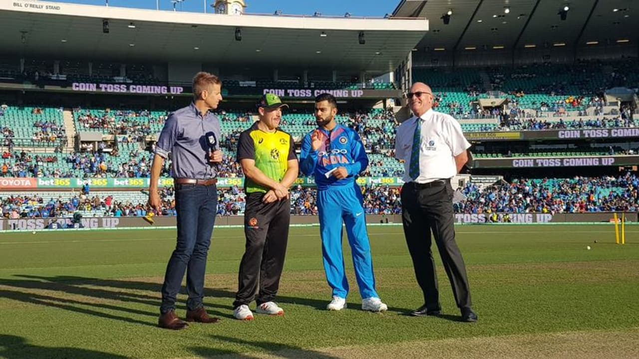 ಟಾಸ್ ಗೆದ್ದ ಆಸ್ಟ್ರೇಲಿಯಾ ಫೀಲ್ಡಿಂಗ್ ಆಯ್ಕೆ: ಟೀಂ ಇಂಡಿಯಾದಲ್ಲಿ ಅಚ್ಚರಿಯ ಆಯ್ಕೆ