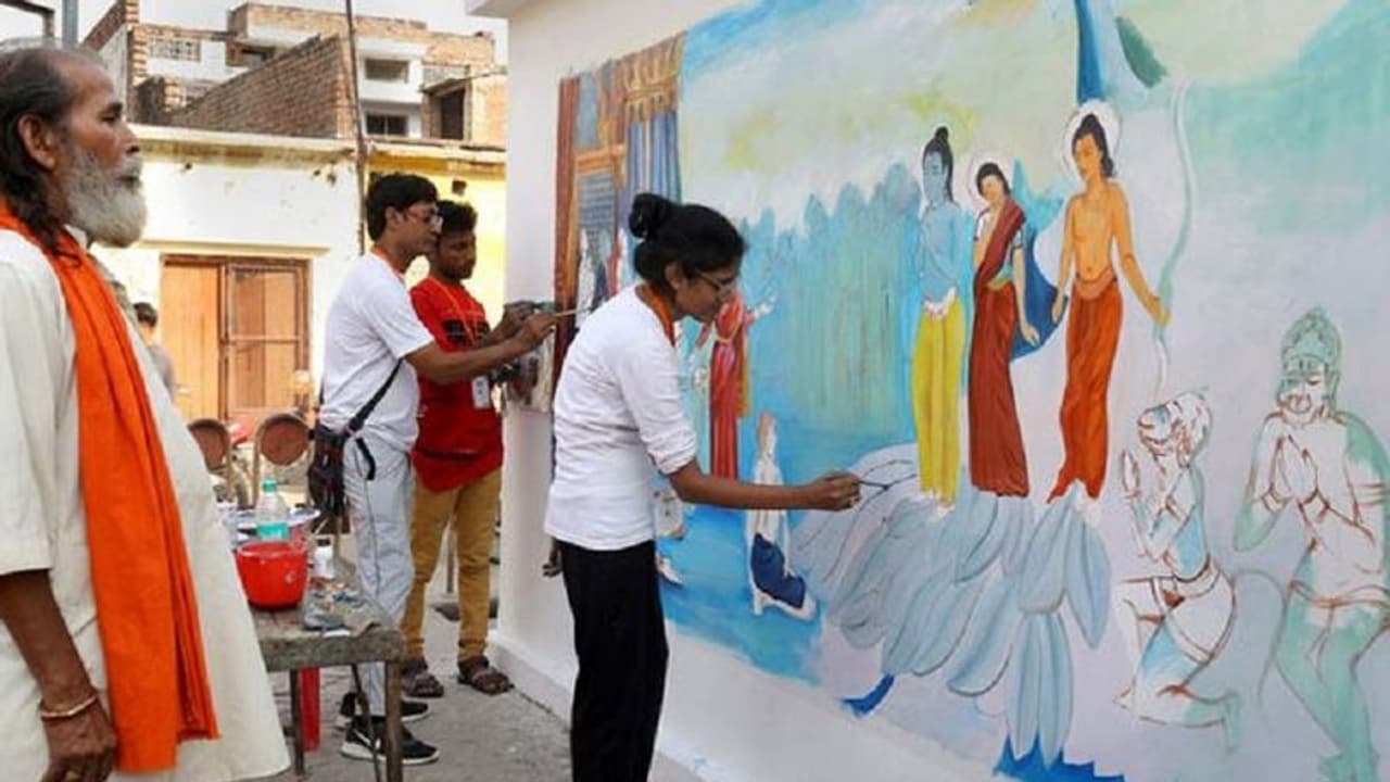 इस बार के कुंभ को यादगार बनाने की रंगीन कोशिश इस बार के कुंभ को यादगार बनाने की रंगीन कोशिश