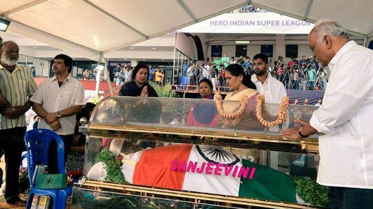 ಅಂಬಿ ಅಂತಿಮ ಯಾತ್ರೆ : ಸಂಚಾರ ಮಾರ್ಗ ಬದಲಾವಣೆ ಅಂಬಿ ಅಂತಿಮ ಯಾತ್ರೆ : ಸಂಚಾರ ಮಾರ್ಗ ಬದಲಾವಣೆ