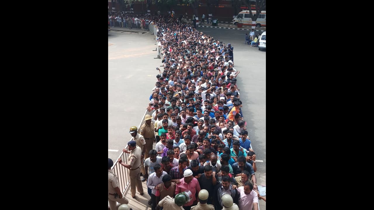 ಯಾರಿಗೆ ಸಲ್ಲುತ್ತೆ ಕ್ರೆಡಿಟ್, ಸಾವಿನ ವಿಚಾರದಲ್ಲೂ ರಾಜಕೀಯ ಶುರುವಾಯ್ತಾ? ಯಾರಿಗೆ ಸಲ್ಲುತ್ತೆ ಕ್ರೆಡಿಟ್, ಸಾವಿನ ವಿಚಾರದಲ್ಲೂ ರಾಜಕೀಯ ಶುರುವಾಯ್ತಾ?