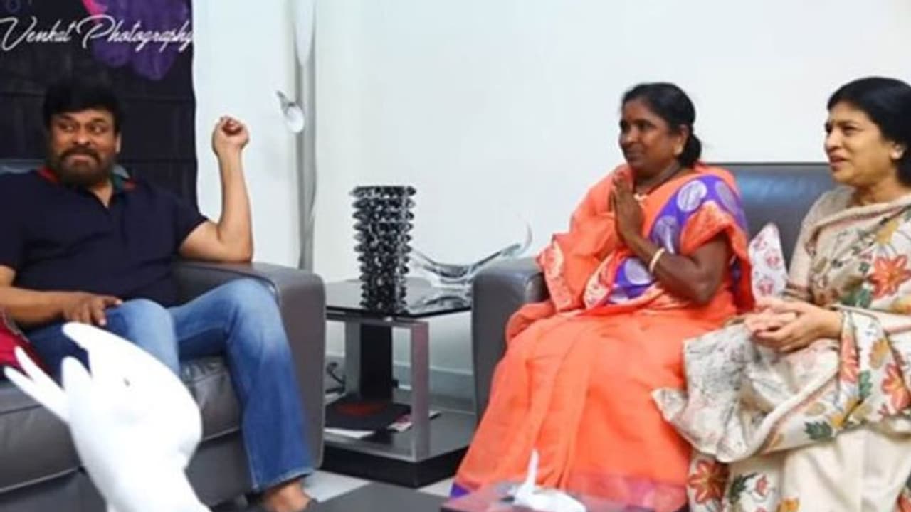 చిరు ఇంటికి వెళ్లిన సింగర్ బేబీ,సురేఖ ఆమెకు ఫ్యాన్ అయ్యిపోయారు చిరు ఇంటికి వెళ్లిన సింగర్ బేబీ,సురేఖ ఆమెకు ఫ్యాన్ అయ్యిపోయారు