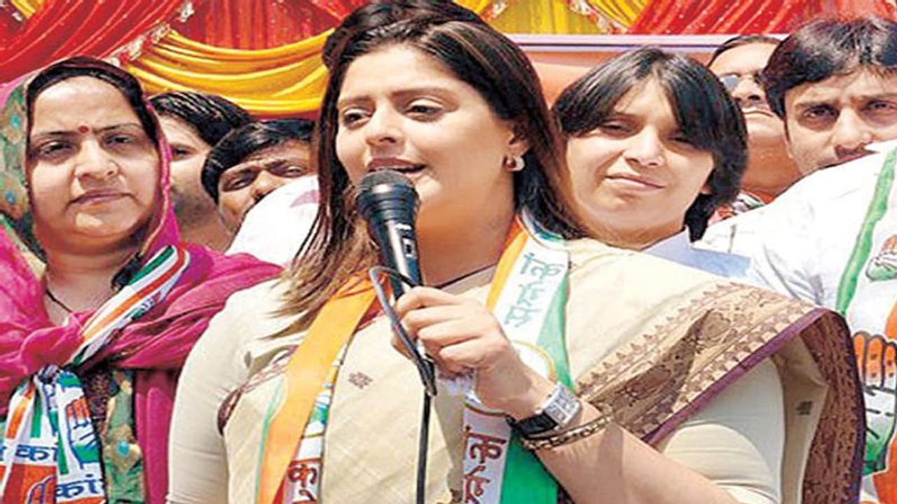 సినీ నటి నగ్మాకు మరోసారి చేదు అనుభవం సినీ నటి నగ్మాకు మరోసారి చేదు అనుభవం