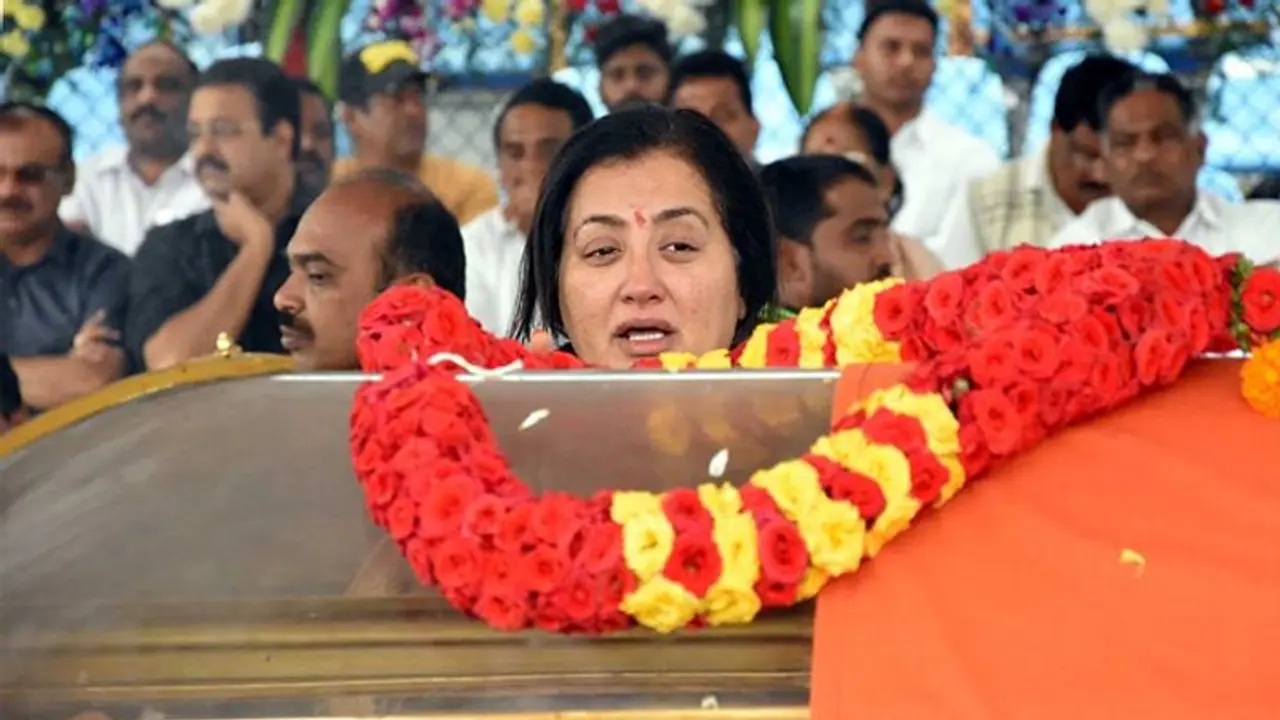 ಅಂಬಿ ಅಂತ್ಯಕ್ರಿಯೆ: ಒಂದಾಗಲೇ ಇಲ್ಲ ಈ ಸ್ಯಾಂಡಲ್‌ವುಡ್ ಸ್ಟಾರ್ಸ್