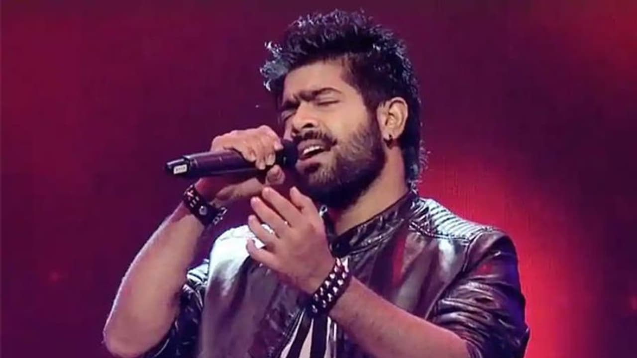 డబ్బులిస్తే సింగర్ రేవంత్ తో మాట్లాడిస్తాం.. ఫేస్ బుక్ లో పోస్ట్ లు!