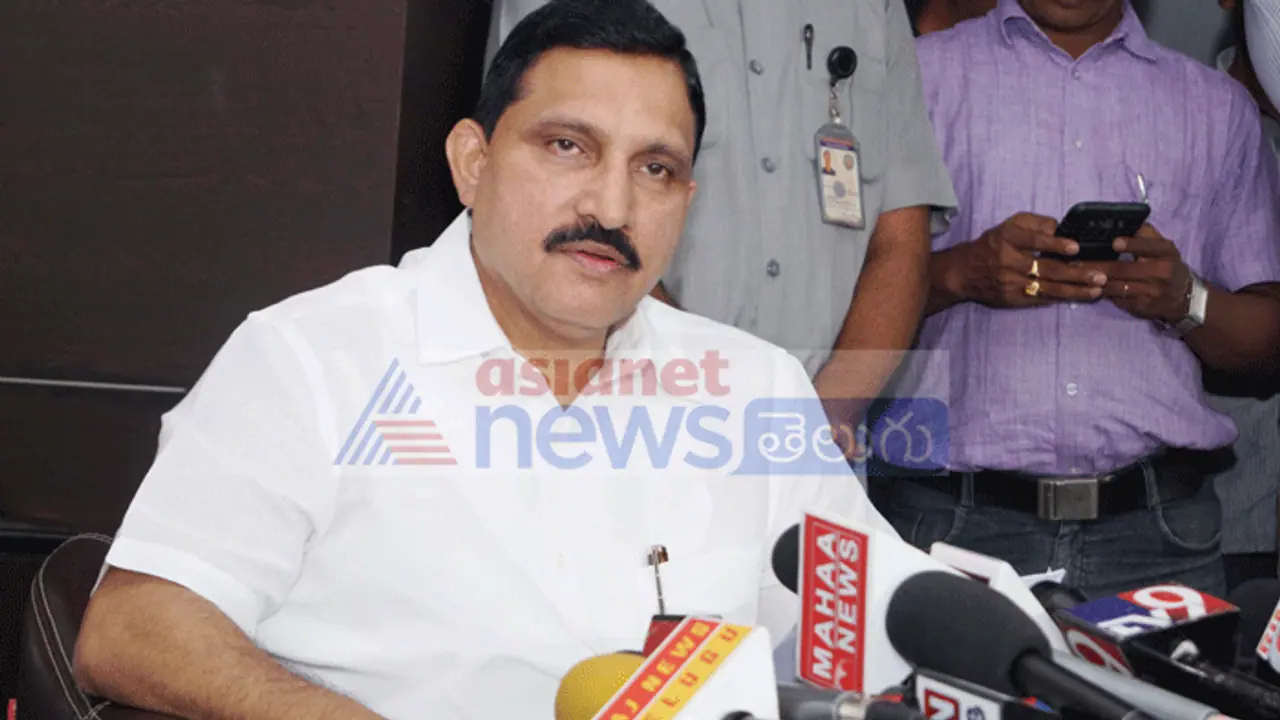 రాజధానికి ముందే భూములు: బొత్సకు సుజనా కౌంటర్ రాజధానికి ముందే భూములు: బొత్సకు సుజనా కౌంటర్