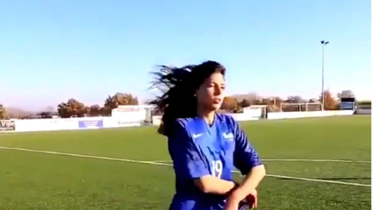 മെസിയും റൊണാള്ഡോയും നമിക്കും; ഈ പെണ്കുട്ടിയുടെ പെനല്റ്റി അനുകരണം കണ്ടാല് വീഡിയോ മെസിയും റൊണാള്ഡോയും നമിക്കും; ഈ പെണ്കുട്ടിയുടെ പെനല്റ്റി അനുകരണം കണ്ടാല് വീഡിയോ