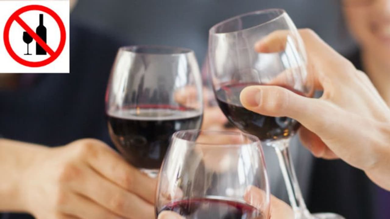 മിതമായ മദ്യപാനം കൊണ്ട് അപകടമുണ്ടോ? പഠനം പറയുന്നതിങ്ങനെ... മിതമായ മദ്യപാനം കൊണ്ട് അപകടമുണ്ടോ? പഠനം പറയുന്നതിങ്ങനെ...