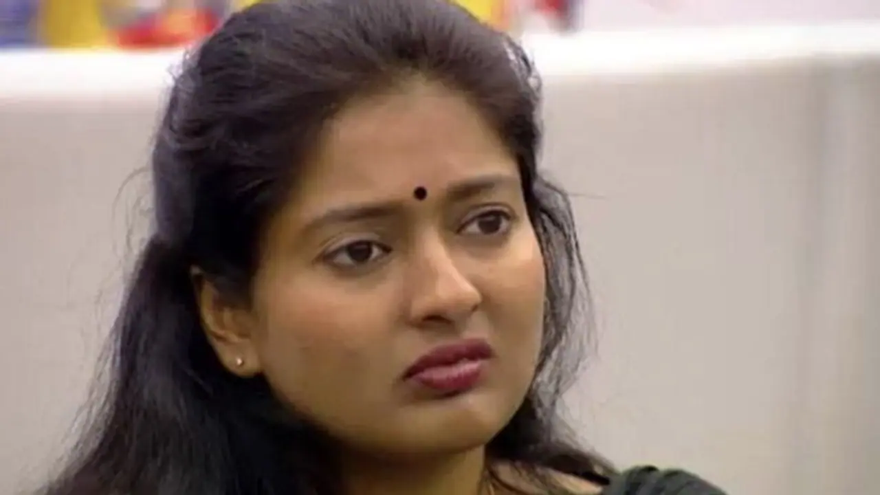 அட… அந்த ஒத்த ஓட்டும் பாஜகவோடது இல்லையாம்…. காயத்ரி ரகுராம் பதில் அட… அந்த ஒத்த ஓட்டும் பாஜகவோடது இல்லையாம்…. காயத்ரி ரகுராம் பதில்