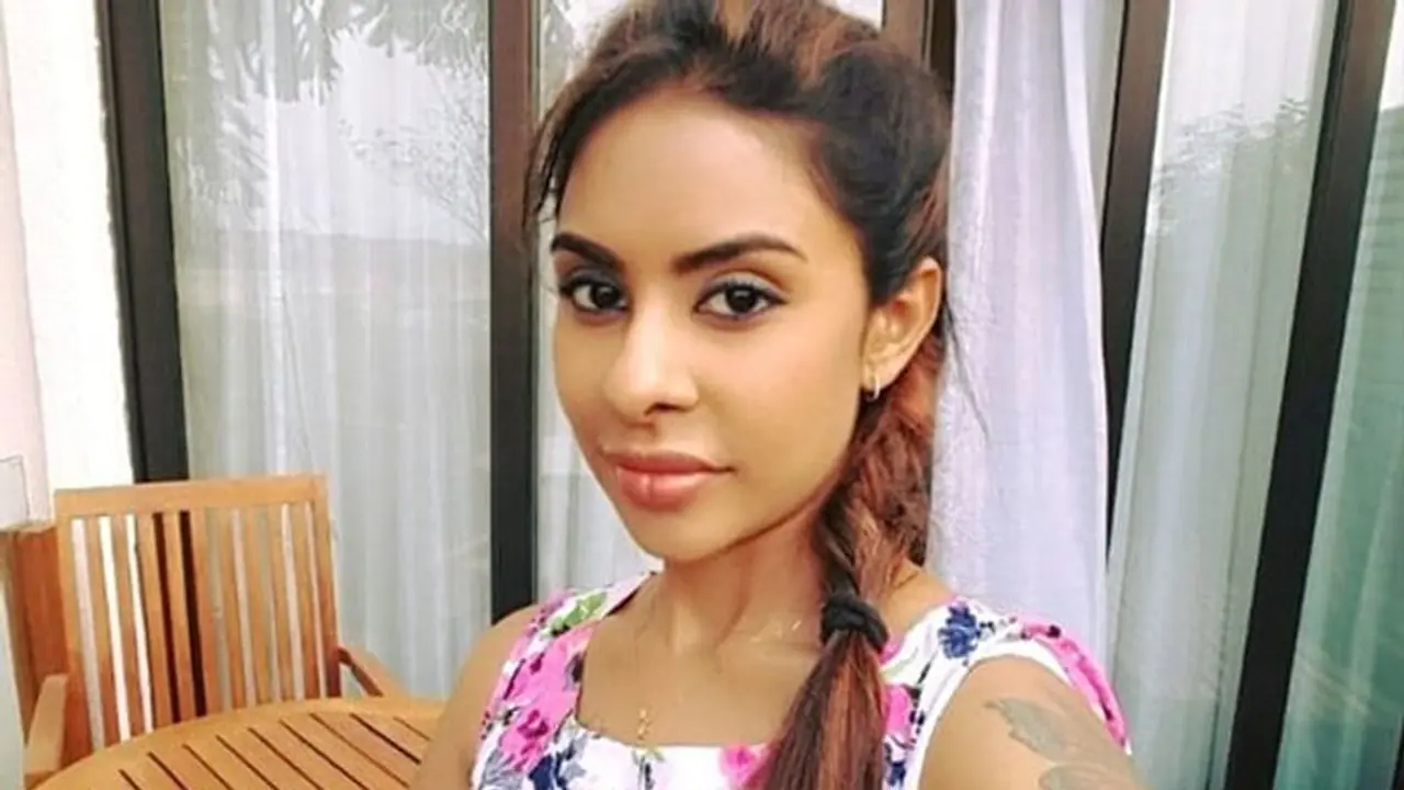 నన్నొక పబ్లిక్ టాయిలెట్ లా వాడారు.. శ్రీరెడ్డి కామెంట్స్!