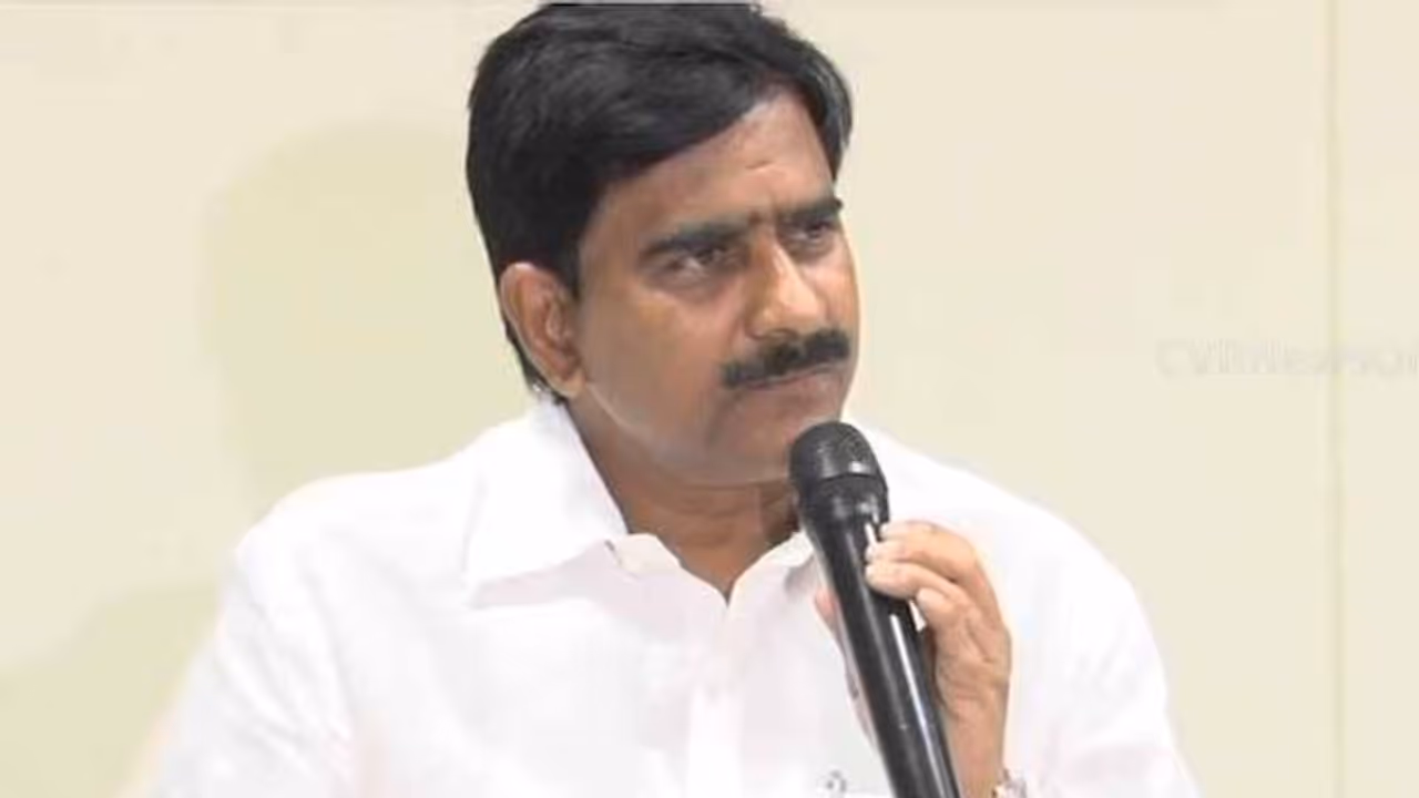 సీఎం, మంత్రులకు మమ్మల్ని తిట్టడమే పని.. జగన్ ప్రభుత్వంపై దేవినేని విమర్శలు సీఎం, మంత్రులకు మమ్మల్ని తిట్టడమే పని.. జగన్ ప్రభుత్వంపై దేవినేని విమర్శలు