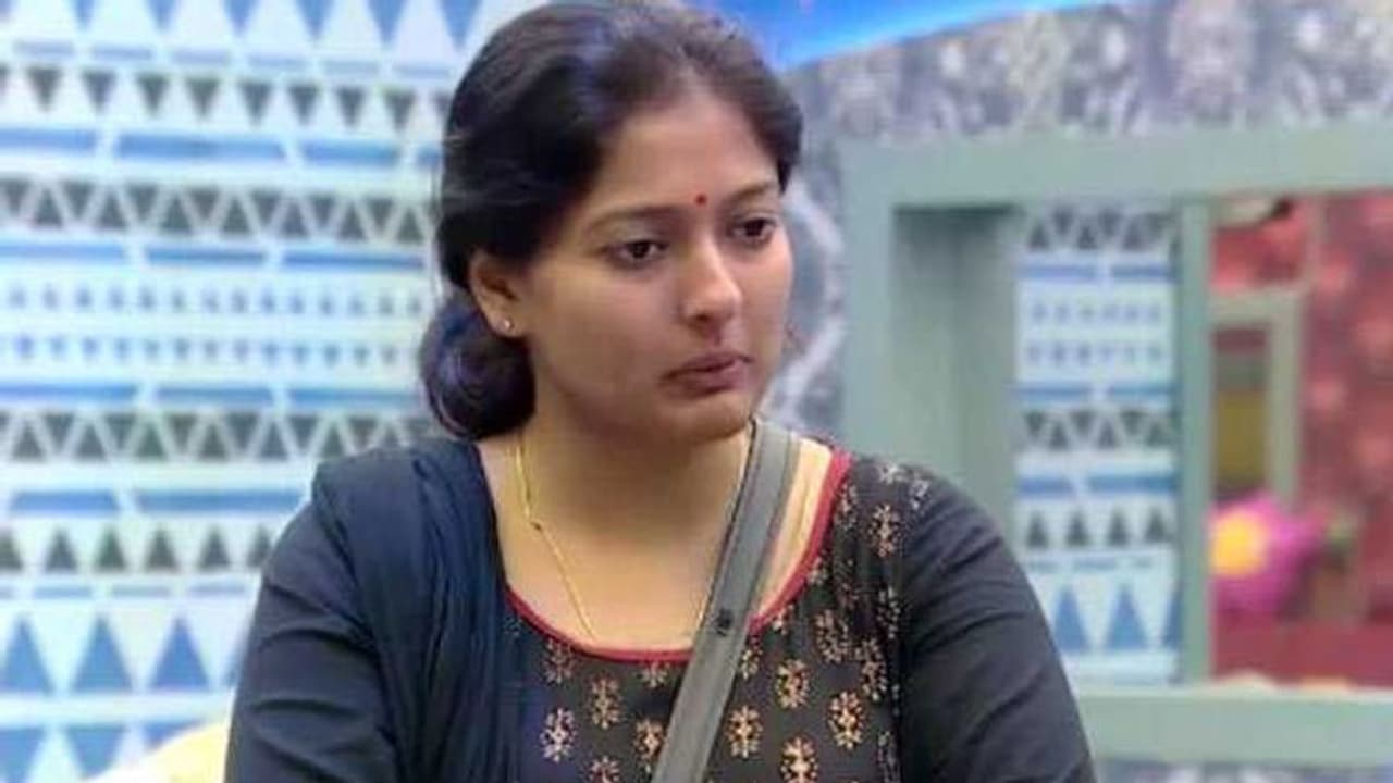 డ్రంకెన్ డ్రైవ్ లో పట్టుబడ్డ బిగ్ బాస్ బ్యూటీ! డ్రంకెన్ డ్రైవ్ లో పట్టుబడ్డ బిగ్ బాస్ బ్యూటీ!