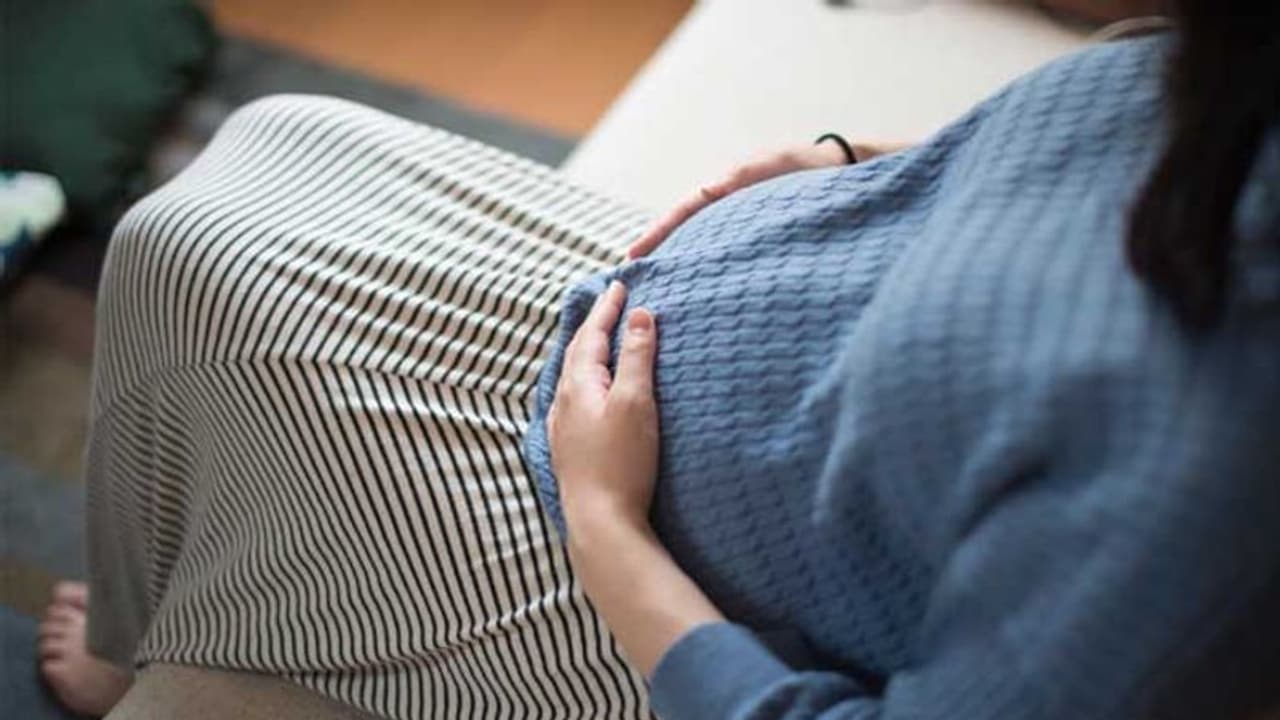 ದುಬಾರಿಯಾಯ್ತು ಗಂಡು ಮಗುವಿನ ಆಸೆ: 10ನೇ ಬಾರಿ ಗರ್ಭ ಧರಿಸಿ ಸತ್ತಳು! ದುಬಾರಿಯಾಯ್ತು ಗಂಡು ಮಗುವಿನ ಆಸೆ: 10ನೇ ಬಾರಿ ಗರ್ಭ ಧರಿಸಿ ಸತ್ತಳು!