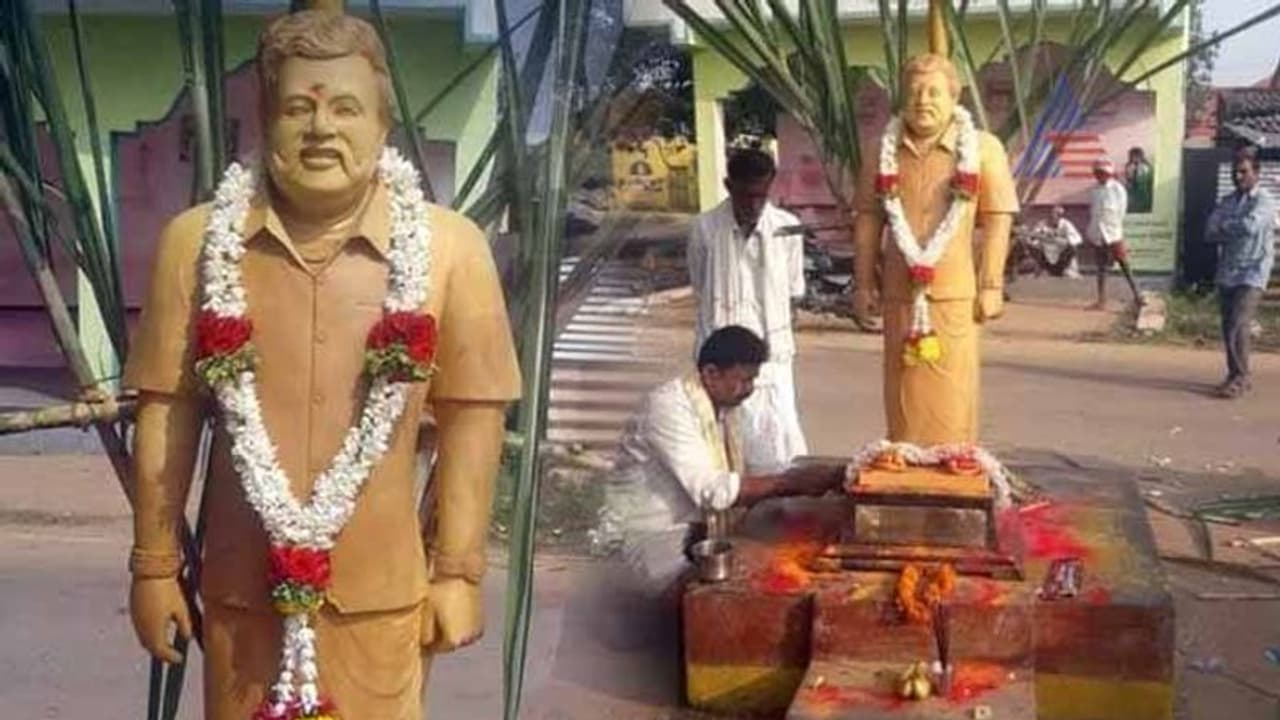 ಅಂಬಿ ಹುಟ್ಟುಹಬ್ಬಕ್ಕೆ ರೆಡಿಯಾಗಿದ್ದ ಪ್ರತಿಮೆ ಪ್ರತಿಷ್ಠಾಪನೆ ಅಂಬಿ ಹುಟ್ಟುಹಬ್ಬಕ್ಕೆ ರೆಡಿಯಾಗಿದ್ದ ಪ್ರತಿಮೆ ಪ್ರತಿಷ್ಠಾಪನೆ