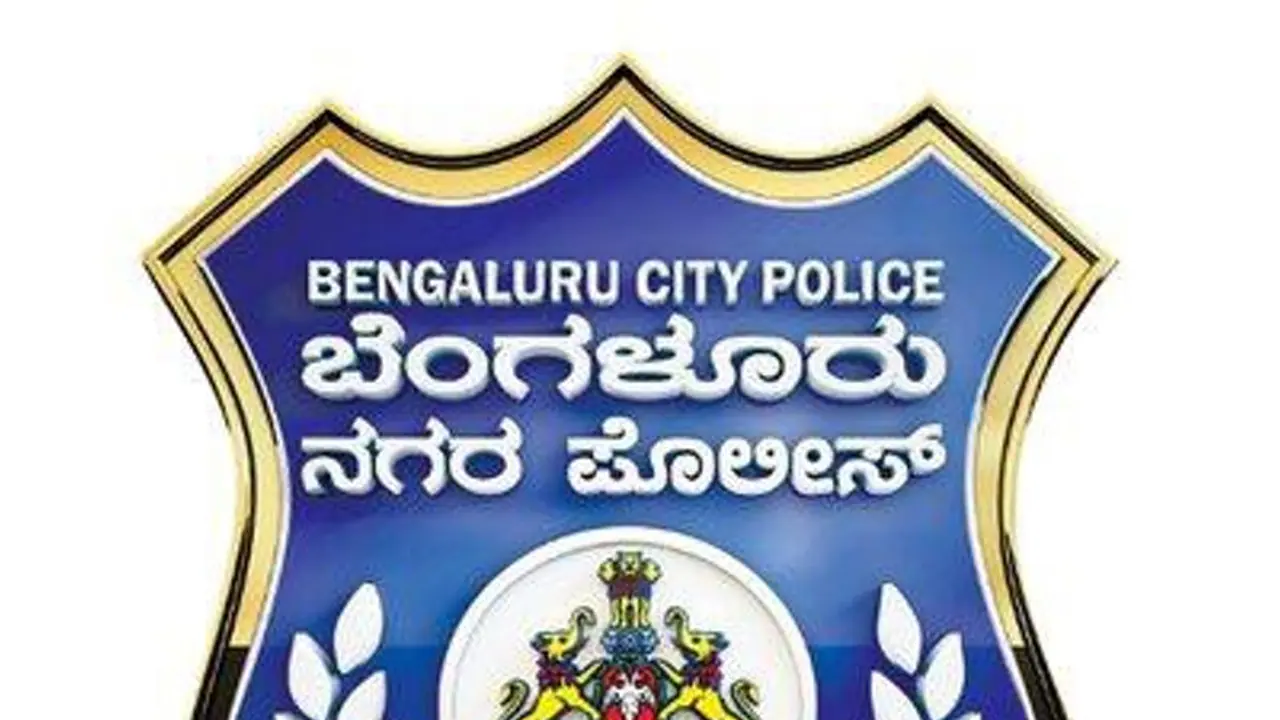 तालिबानी मानसिकता वाले धर्म के ठेकेदारों की गुंडई: बेंगलुरू में बुर्का पहनी महिला को बाइक से उतार मारपीट