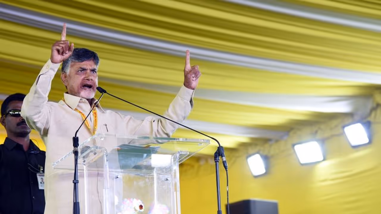 చంద్రబాబుకు షాక్: కూకట్ పల్లి రోడ్ షో కు అనుమతి నిరాకరణ చంద్రబాబుకు షాక్: కూకట్ పల్లి రోడ్ షో కు అనుమతి నిరాకరణ