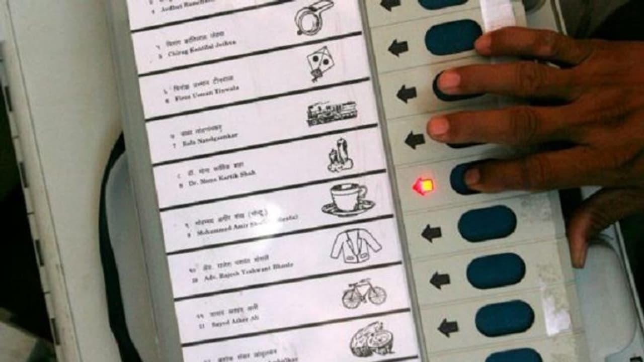 ईवीएम को लेकर विपक्षी दलों ने सुप्रीम कोर्ट में दाखिल की याचिका, कोर्ट ने चुनाव आयोग को दिया नोटिस