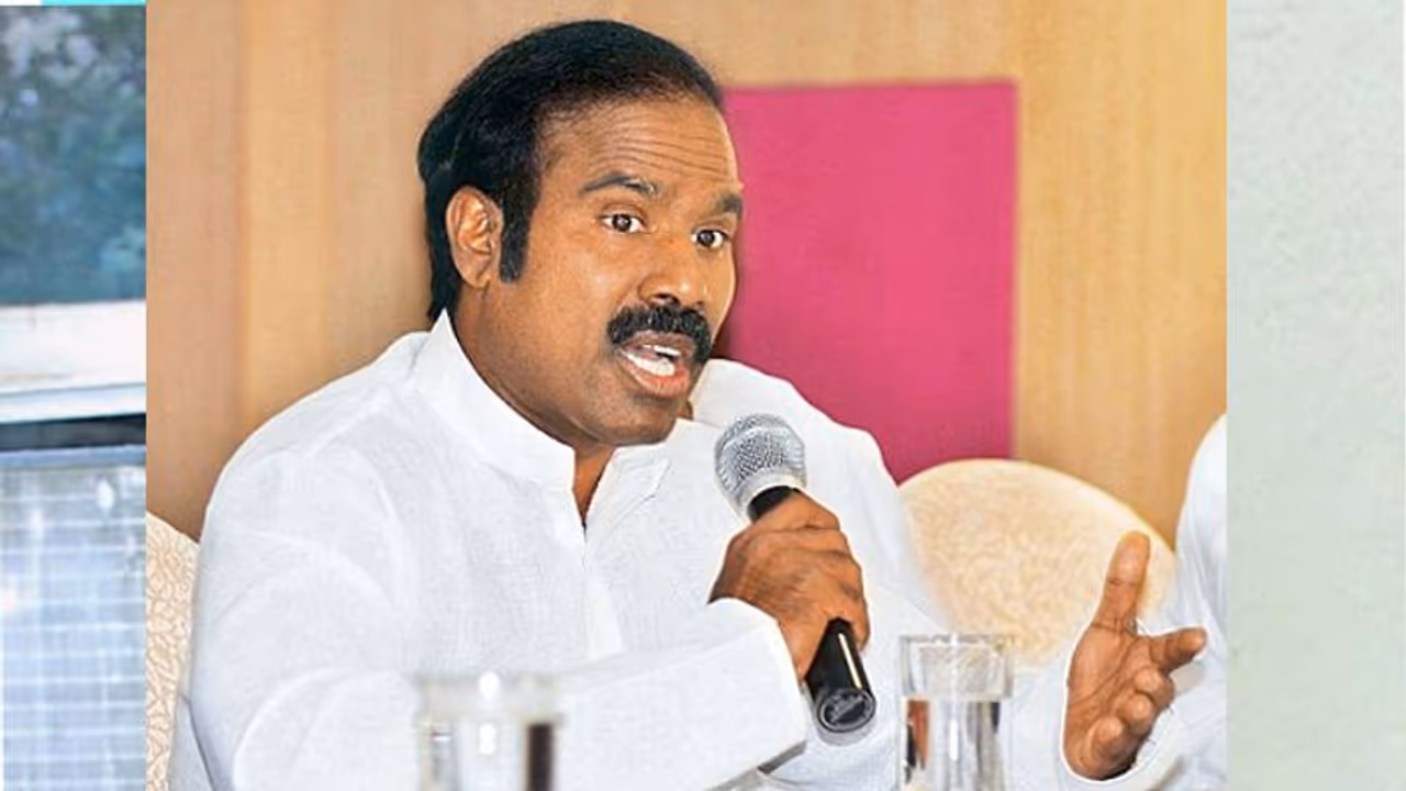 లక్షల కోట్ల వ్యవహారం పవన్ కు తెలుసా, అందుకే పొత్తుకు ఆఫర్ ఇచ్చా: కేఏ పాల్ లక్షల కోట్ల వ్యవహారం పవన్ కు తెలుసా, అందుకే పొత్తుకు ఆఫర్ ఇచ్చా: కేఏ పాల్