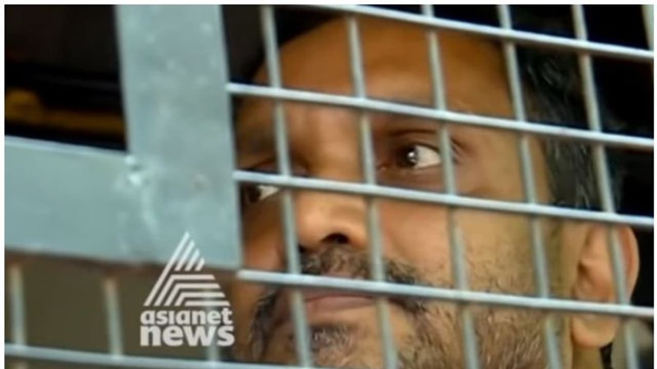 കെ.സുരേന്ദ്രനെതിരെ ഒരു കേസ് കൂടി; ഇത്തവണ കേസ് വിമാനത്താവളത്തില് പ്രതിഷേധിച്ചതിന് കെ.സുരേന്ദ്രനെതിരെ ഒരു കേസ് കൂടി; ഇത്തവണ കേസ് വിമാനത്താവളത്തില് പ്രതിഷേധിച്ചതിന്