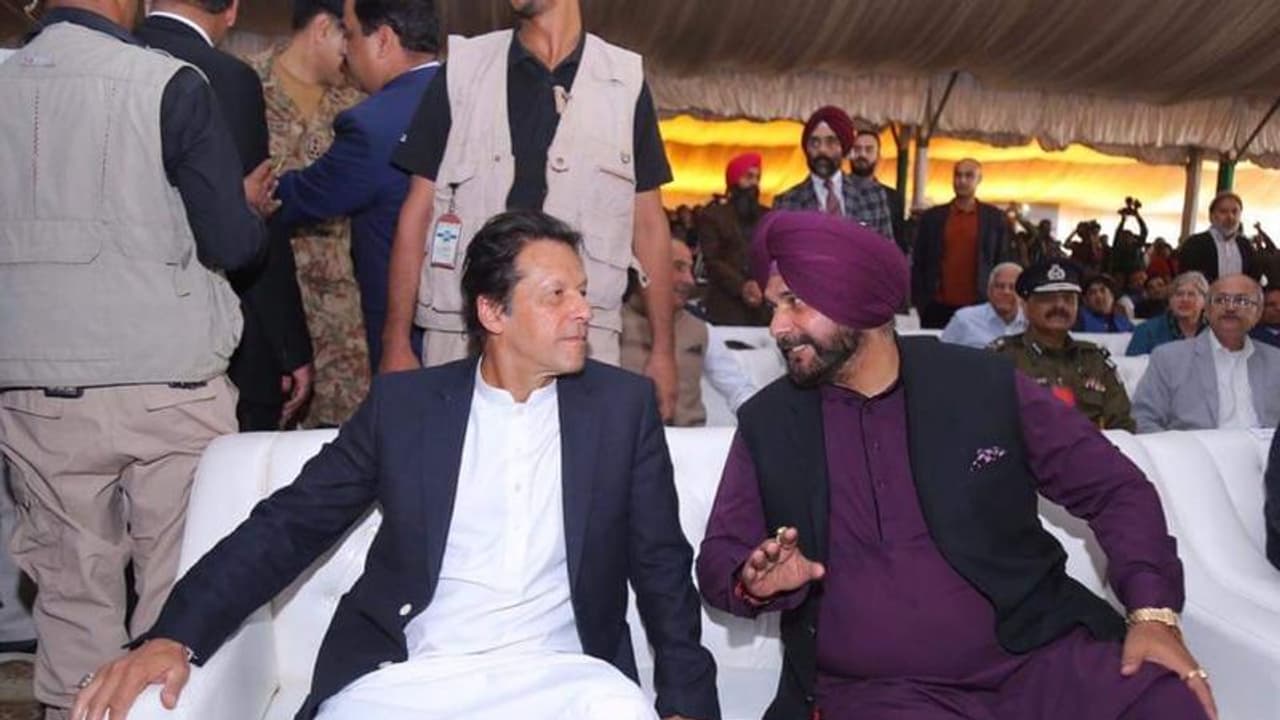 ಪಾಕಿಸ್ತಾನದಲ್ಲಿ ಚುನಾವಣೆಗೆ ನಿಲ್ಲಿ, ಗೆಲ್ಲಿ: ಸಿಧುಗೆ ಇಮ್ರಾನ್ ಆಫರ್! ಪಾಕಿಸ್ತಾನದಲ್ಲಿ ಚುನಾವಣೆಗೆ ನಿಲ್ಲಿ, ಗೆಲ್ಲಿ: ಸಿಧುಗೆ ಇಮ್ರಾನ್ ಆಫರ್!