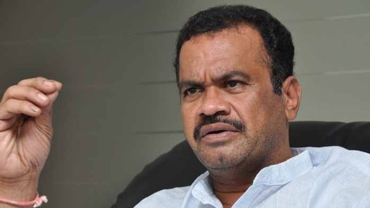 హుజూర్ నగర్ బై ఎలక్షన్ ట్విస్ట్: పీసీసీ చీఫ్ ఉత్తమ్ కు ఎంపీ కోమటిరెడ్డి మద్దతు