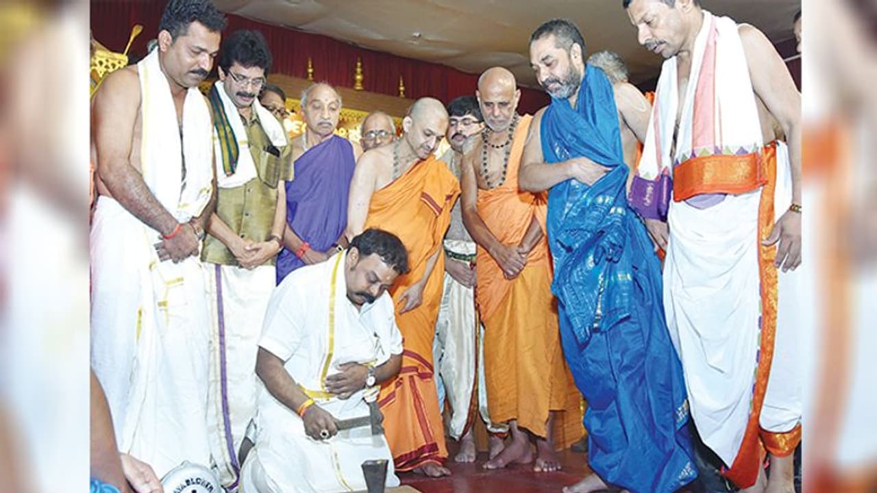 ಉಡುಪಿ ಗರ್ಭಗುಡಿ ಗೋಪುರಕ್ಕೆ ಚಿನ್ನದ ಹೊದಿಕೆ!