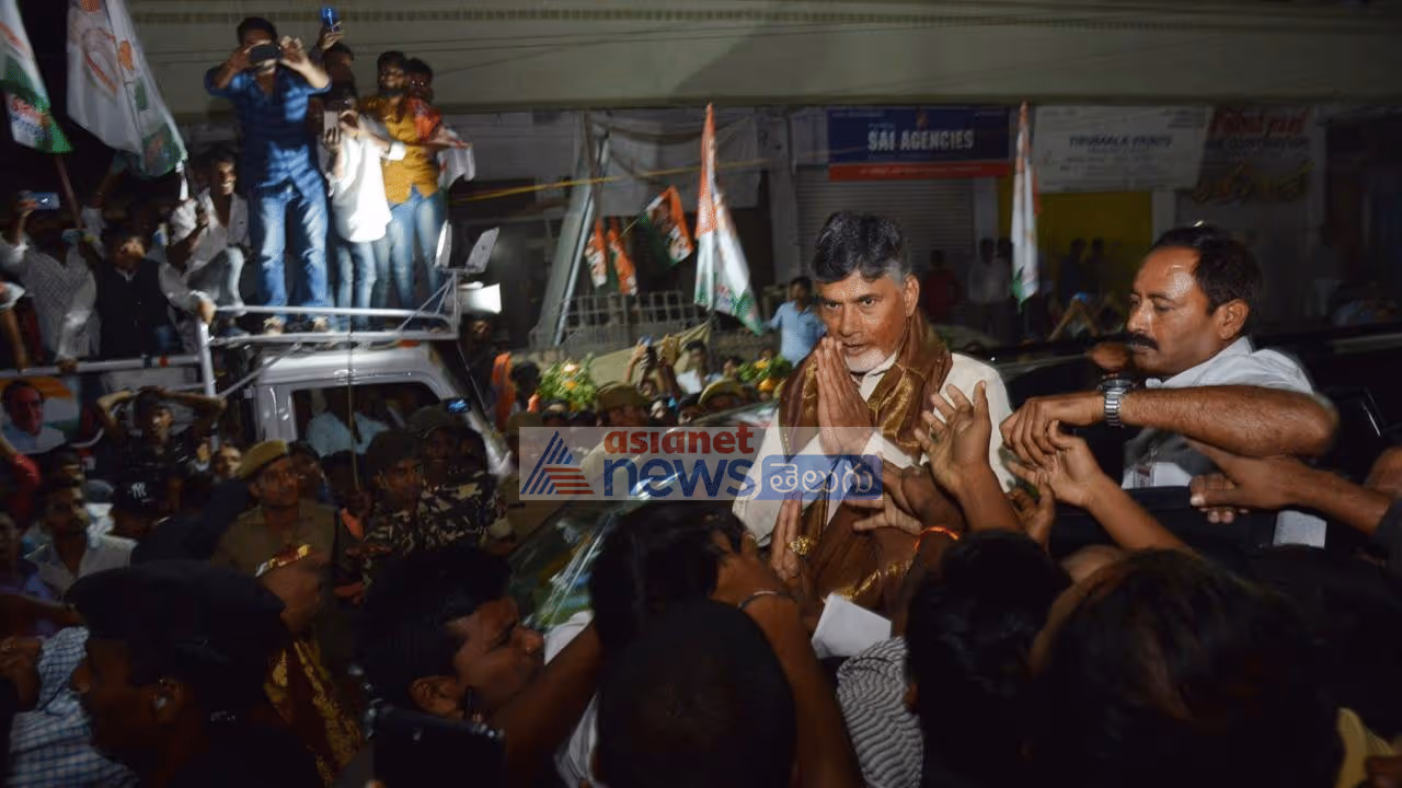 తెలంగాణ నీళ్లు తీసుపోవడం కాదు తీసుకొచ్చాను....: చంద్రబాబు తెలంగాణ నీళ్లు తీసుపోవడం కాదు తీసుకొచ్చాను....: చంద్రబాబు