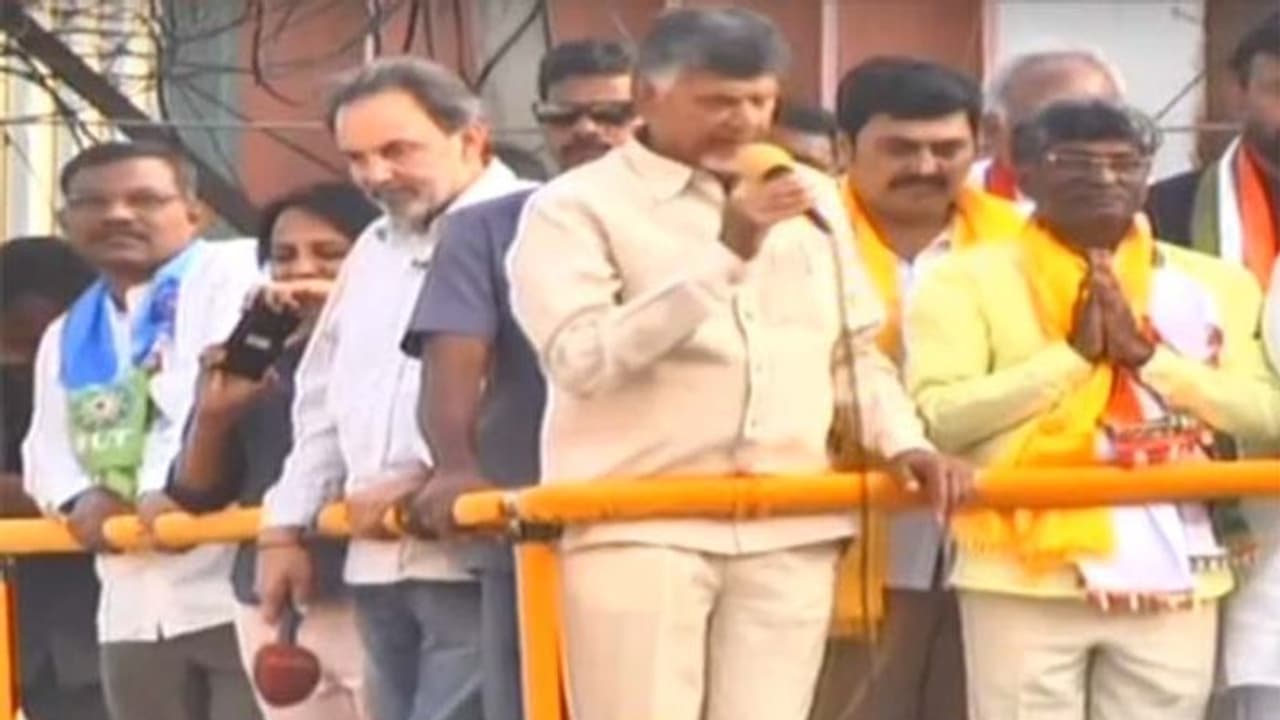 మహాకూటమి గెలిస్తే.. ఆ పార్టీ అభ్యర్థే సీఎం.. చంద్రబాబు మహాకూటమి గెలిస్తే.. ఆ పార్టీ అభ్యర్థే సీఎం.. చంద్రబాబు