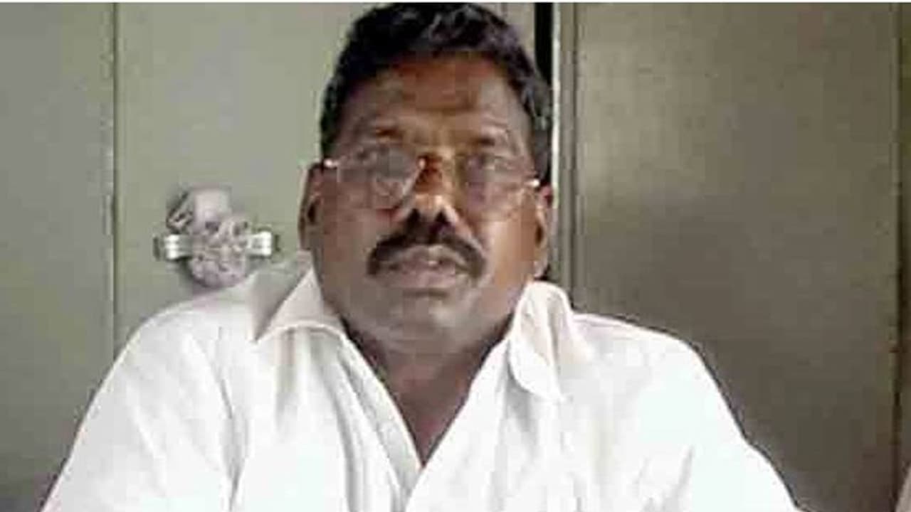 ఇల్లెందు: డబుల్ హ్యాట్రిక్ ఎమ్మెల్యే గుమ్మడి నర్సయ్య ఇల్లెందు: డబుల్ హ్యాట్రిక్ ఎమ్మెల్యే గుమ్మడి నర్సయ్య