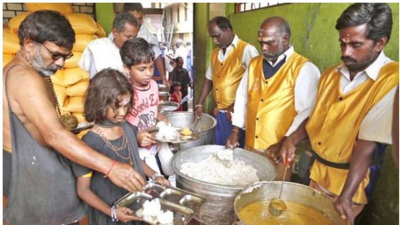 ശബരിമലയിൽ അന്നദാനത്തിന് ആർഎസ്എസ് സംഘടന; അയ്യപ്പസേവാ സമാജവുമായി ദേവസ്വംബോർഡ് കരാർ ഒപ്പിടും ശബരിമലയിൽ അന്നദാനത്തിന് ആർഎസ്എസ് സംഘടന; അയ്യപ്പസേവാ സമാജവുമായി ദേവസ്വംബോർഡ് കരാർ ഒപ്പിടും