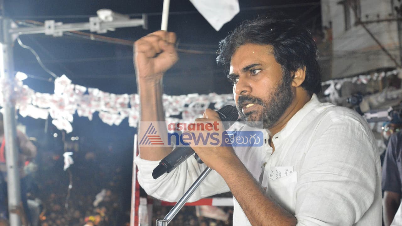 చంద్రబాబుకు చెక్: బీసీలపై కన్నేసిన పవన్ కళ్యాణ్ చంద్రబాబుకు చెక్: బీసీలపై కన్నేసిన పవన్ కళ్యాణ్