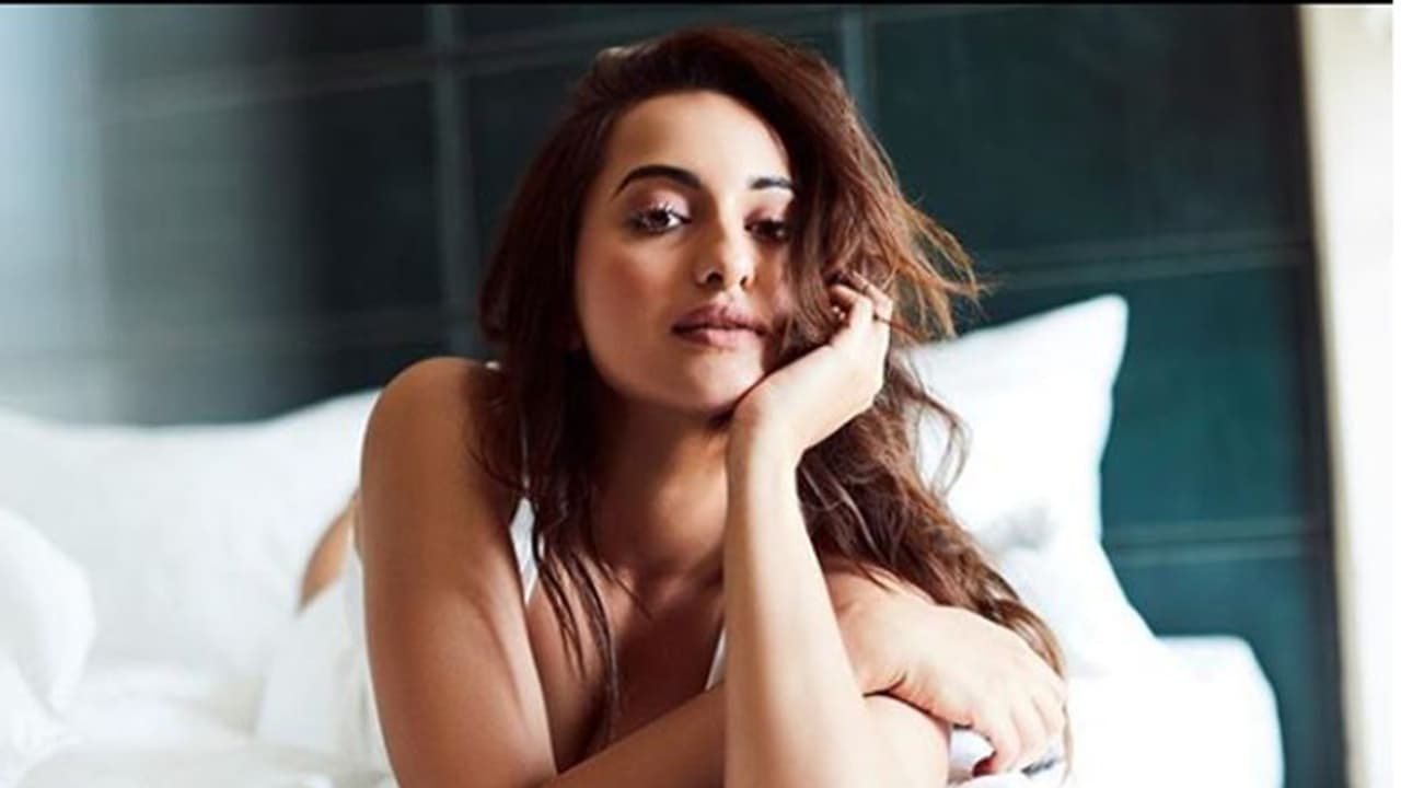 ನಟಿ ಸೋನಾಕ್ಷಿ ಮನೆಗೆ 'ಪುಟ್ಟ ಅತಿಥಿ' ಆಗಮನ: ಶೇರ್ ಮಾಡಿದ್ರು ಫಸ್ಟ್ ಫೋಟೋ! ನಟಿ ಸೋನಾಕ್ಷಿ ಮನೆಗೆ 'ಪುಟ್ಟ ಅತಿಥಿ' ಆಗಮನ: ಶೇರ್ ಮಾಡಿದ್ರು ಫಸ್ಟ್ ಫೋಟೋ!