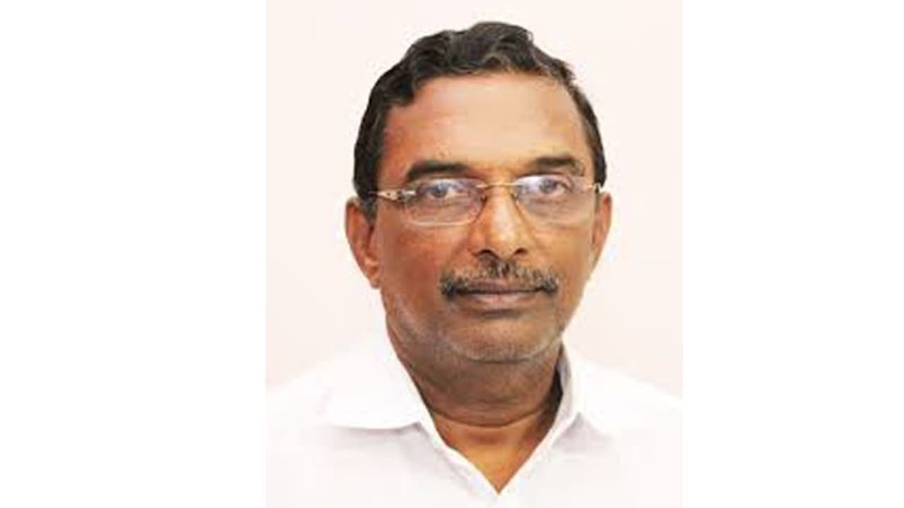 ശബരിമല: വനംവകുപ്പും ദേവസ്വം ബോര്ഡും തമ്മില് ഭിന്നത ശക്തം, വിമര്ശനവുമായി പത്മകുമാര് ശബരിമല: വനംവകുപ്പും ദേവസ്വം ബോര്ഡും തമ്മില് ഭിന്നത ശക്തം, വിമര്ശനവുമായി പത്മകുമാര്