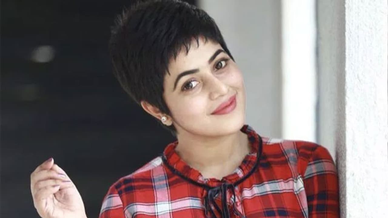 ఆ హీరోని కొట్టేశా.. నటి పూర్ణ కామెంట్స్! ఆ హీరోని కొట్టేశా.. నటి పూర్ణ కామెంట్స్!