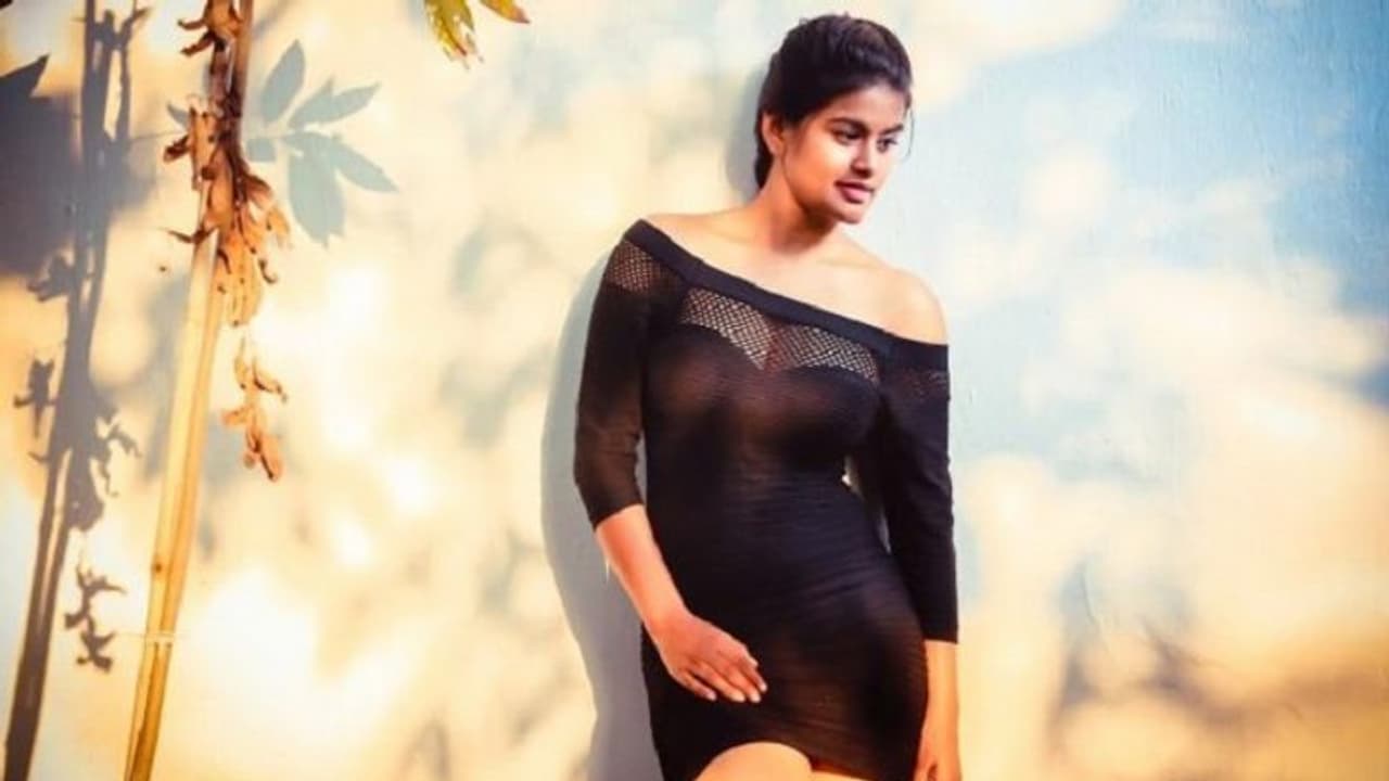 ಉದಯೋನ್ಮುಖ ನಟಿ ನೇಣಿಗೆ ಶರಣು: ಕಾರಣ ನಿಗೂಢ? ಉದಯೋನ್ಮುಖ ನಟಿ ನೇಣಿಗೆ ಶರಣು: ಕಾರಣ ನಿಗೂಢ?