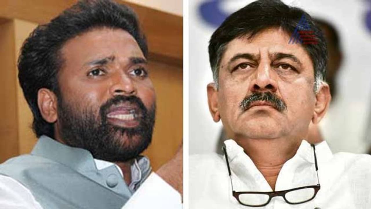 ಶ್ರೀರಾಮುಲು ಡಿ.ಕೆ. ಶಿವಕುಮಾರ್ ಹಣಾಹಣಿಗೆ ಮತ್ತೊಂದು ವೇದಿಕೆ ಸಿದ್ಧ ಶ್ರೀರಾಮುಲು ಡಿ.ಕೆ. ಶಿವಕುಮಾರ್ ಹಣಾಹಣಿಗೆ ಮತ್ತೊಂದು ವೇದಿಕೆ ಸಿದ್ಧ