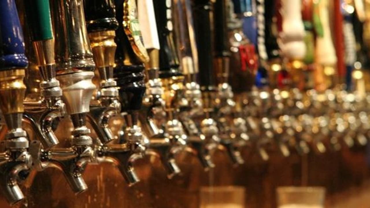 പുതിയ ബ്രുവറികളും ഡിസ്ലറികളും അനുവദിക്കുന്നതിൽ നിയന്ത്രണമില്ലെന്ന് എക്സൈസ് മന്ത്രി പുതിയ ബ്രുവറികളും ഡിസ്ലറികളും അനുവദിക്കുന്നതിൽ നിയന്ത്രണമില്ലെന്ന് എക്സൈസ് മന്ത്രി
