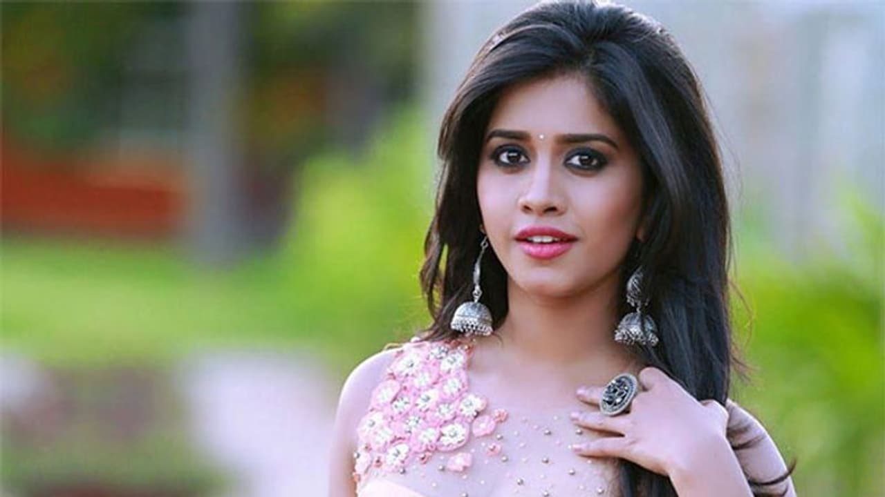 బీడీ తాగడం నేర్చుకున్నా.. హీరోయిన్ కామెంట్స్! బీడీ తాగడం నేర్చుకున్నా.. హీరోయిన్ కామెంట్స్!