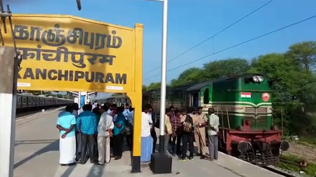 కంచిలో పోలీసులు కొట్టిన దెబ్బలకు రాజమండ్రి యువకుడి మృతి కంచిలో పోలీసులు కొట్టిన దెబ్బలకు రాజమండ్రి యువకుడి మృతి