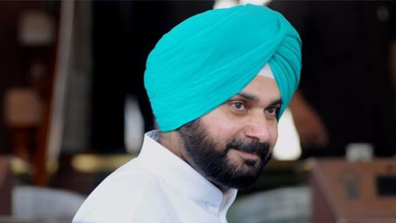 ರಾಹುಲ್ ಗಾಂಧಿ ಪಾಕ್ಗೆ ಹೋಗಲು ಹೇಳಿರಲಿಲ್ಲ: ಸಿಧು ಯೂ ಟರ್ನ್ ರಾಹುಲ್ ಗಾಂಧಿ ಪಾಕ್ಗೆ ಹೋಗಲು ಹೇಳಿರಲಿಲ್ಲ: ಸಿಧು ಯೂ ಟರ್ನ್